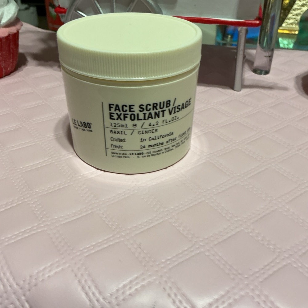 Le Labo Basil Ginger Face Scrub in White